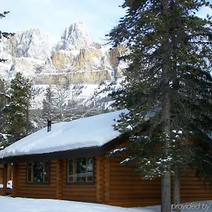 https://castle-mountain-chalets.banff-hotel.com