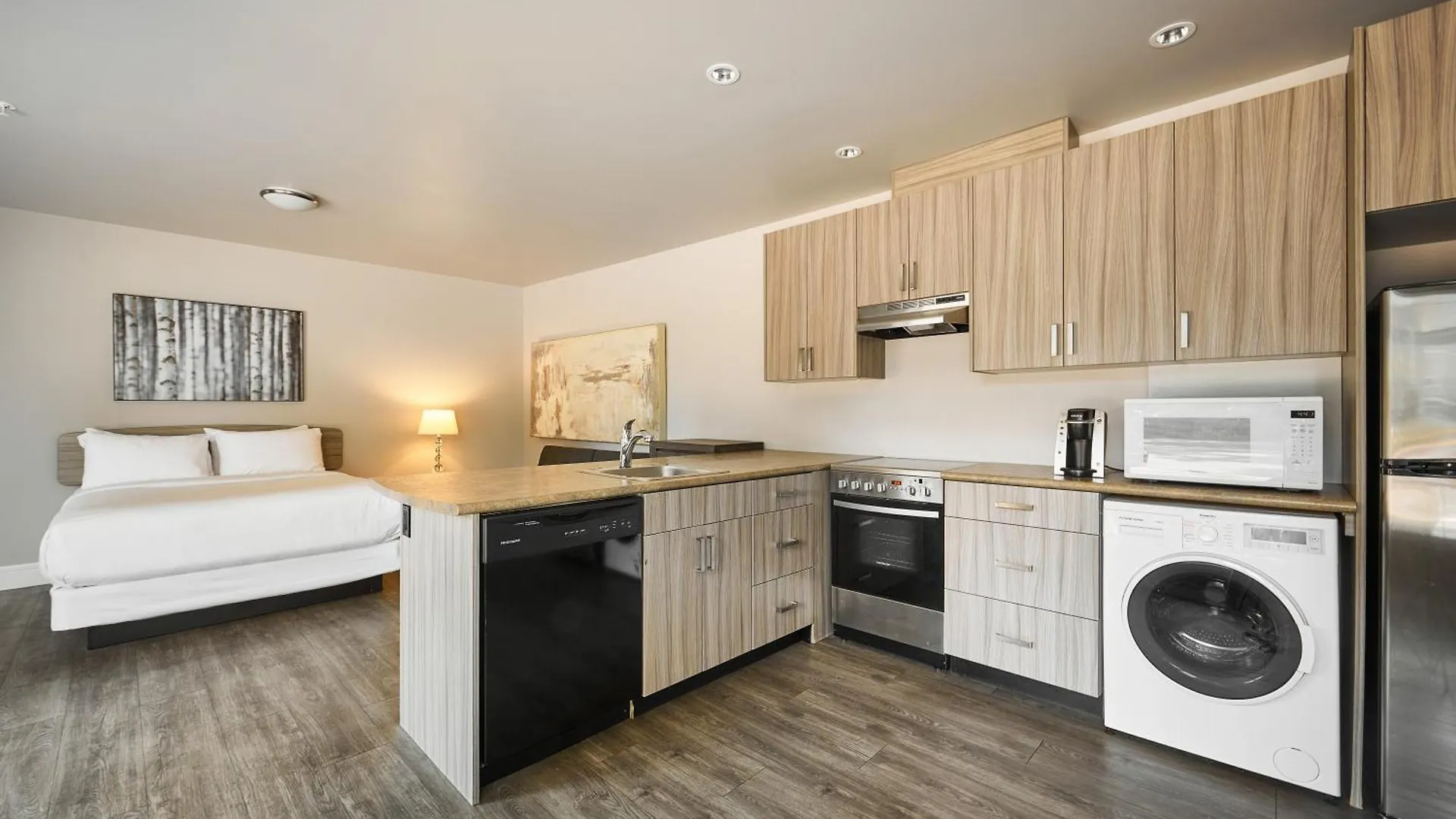 Solo Suites Langford 0*,  Canada