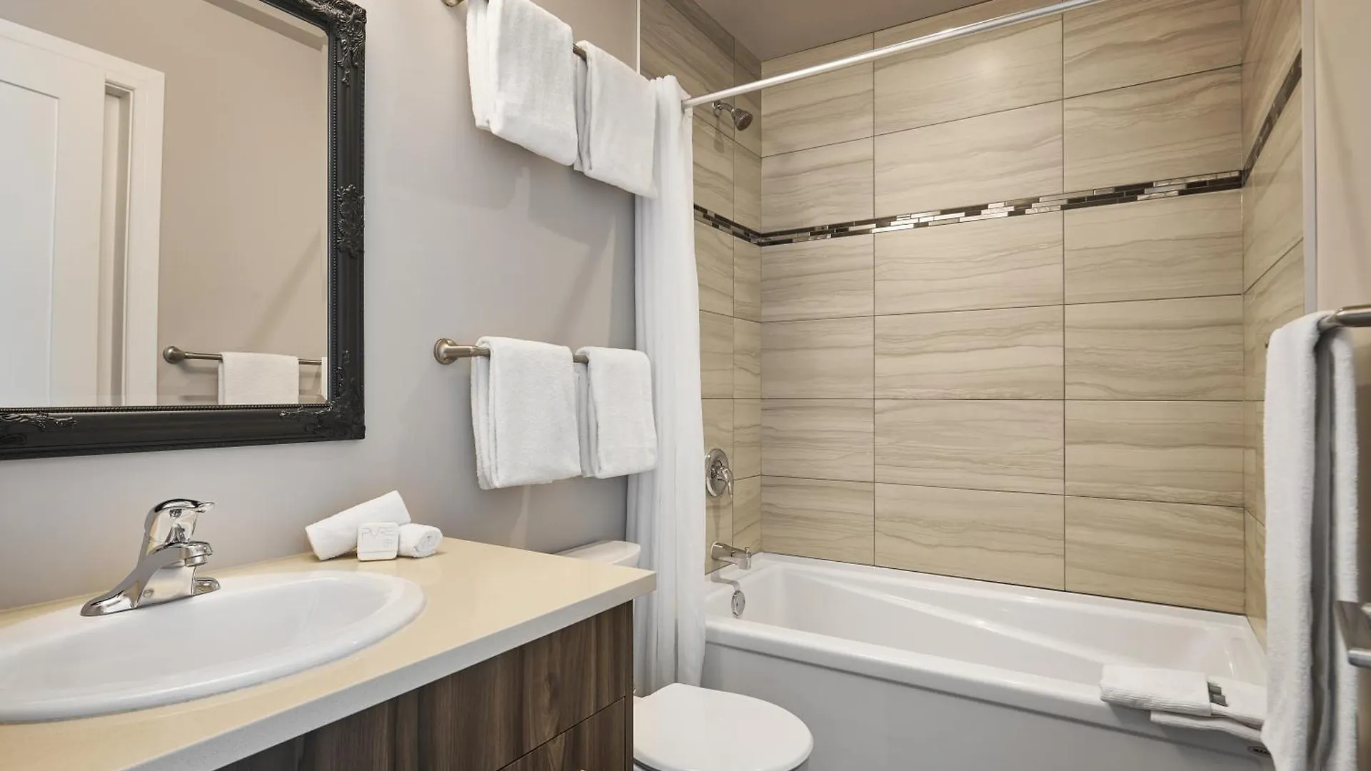 Solo Suites Langford Aparthotel